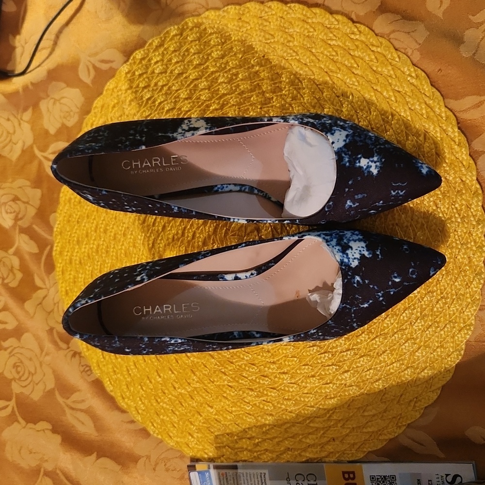 Brand new in box never worn size 8 1/2 pump